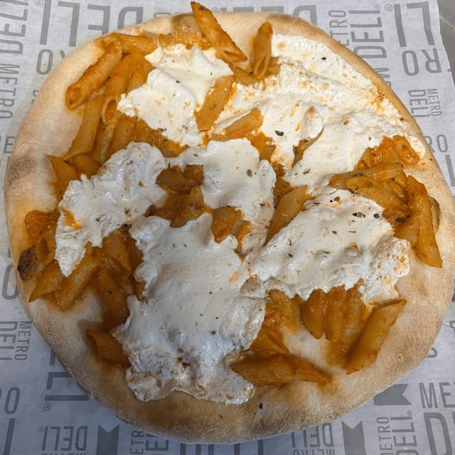 Penne Vodka Pizza 14".