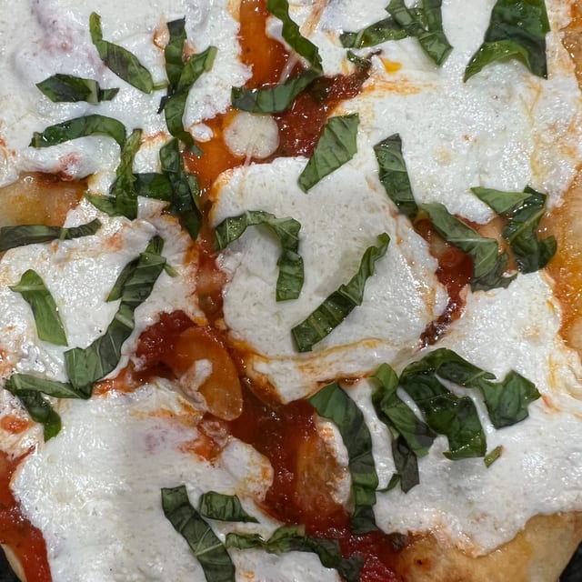 Basic Gourmet Pizza 24".