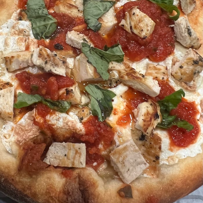 Grilled Chicken Pizza 10".