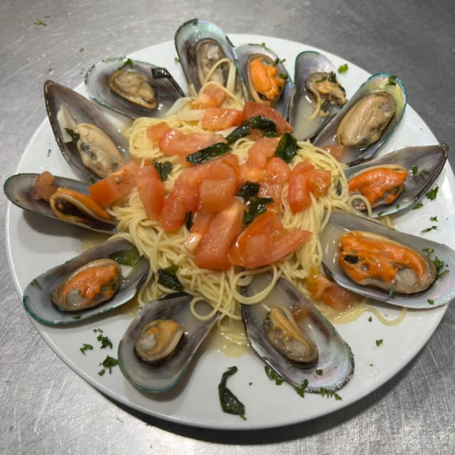 Mussels il Forno Dinner.