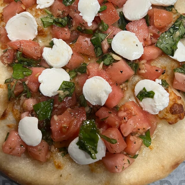 Bruschetta Pizza 10".