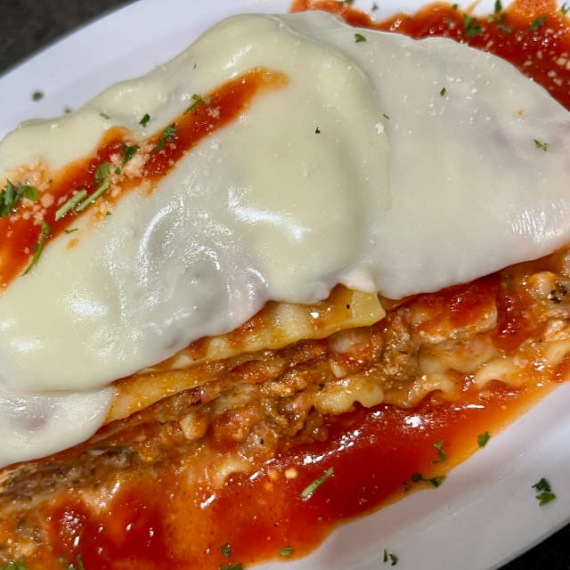 Lasagna con Carne LUNCH.