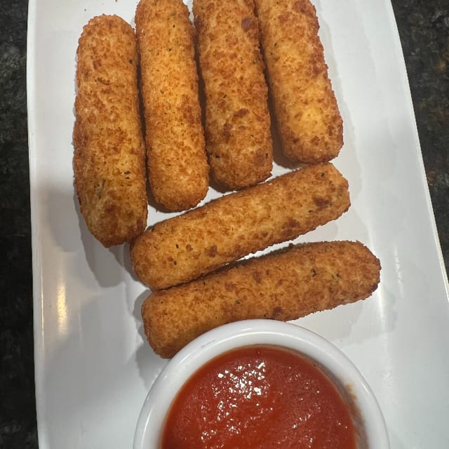 Mozzarella Sticks (6).